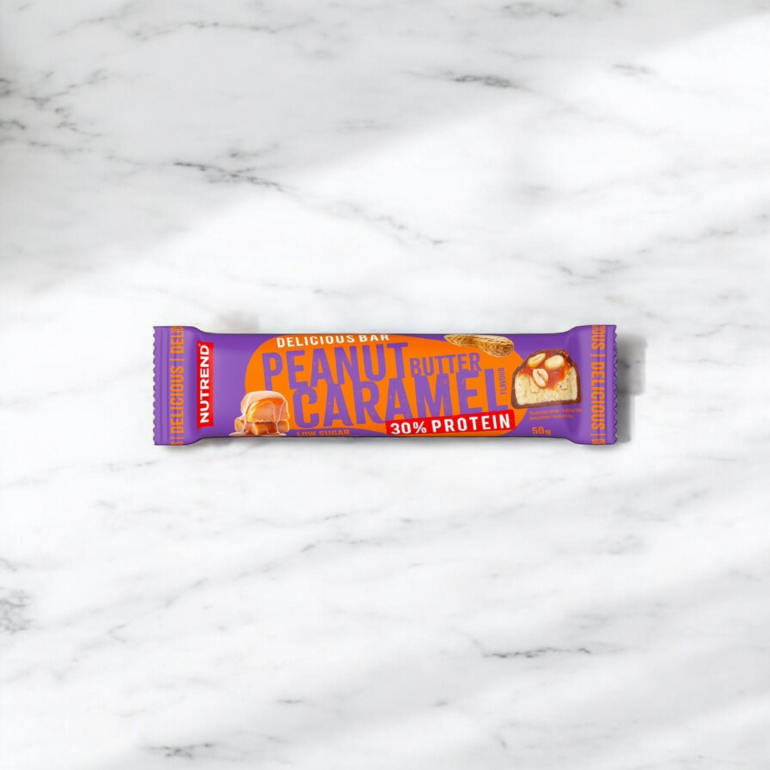 NUTREND Delicious Bar Protein 30 % – 50 g – Masło Orzechowe Karmel - WYPRZEDAŻ -15-05